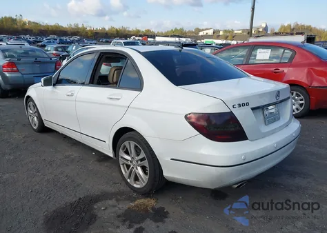 2013 Mercedes-Benz C 300 Luxury 4Matic/Sport 4Matic из США, поврежденный, VIN WDDGF8AB8DR286148